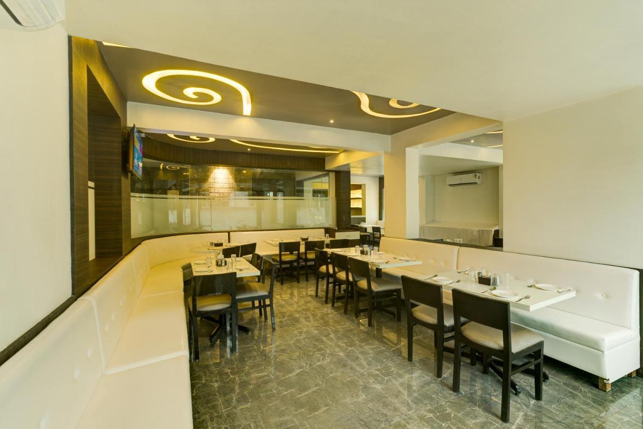 Crown Inn Панвел Екстериор снимка